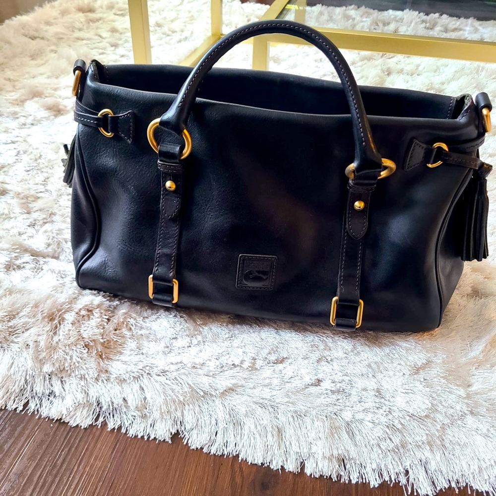 Used Dooney and Bourke women’s large leather tote